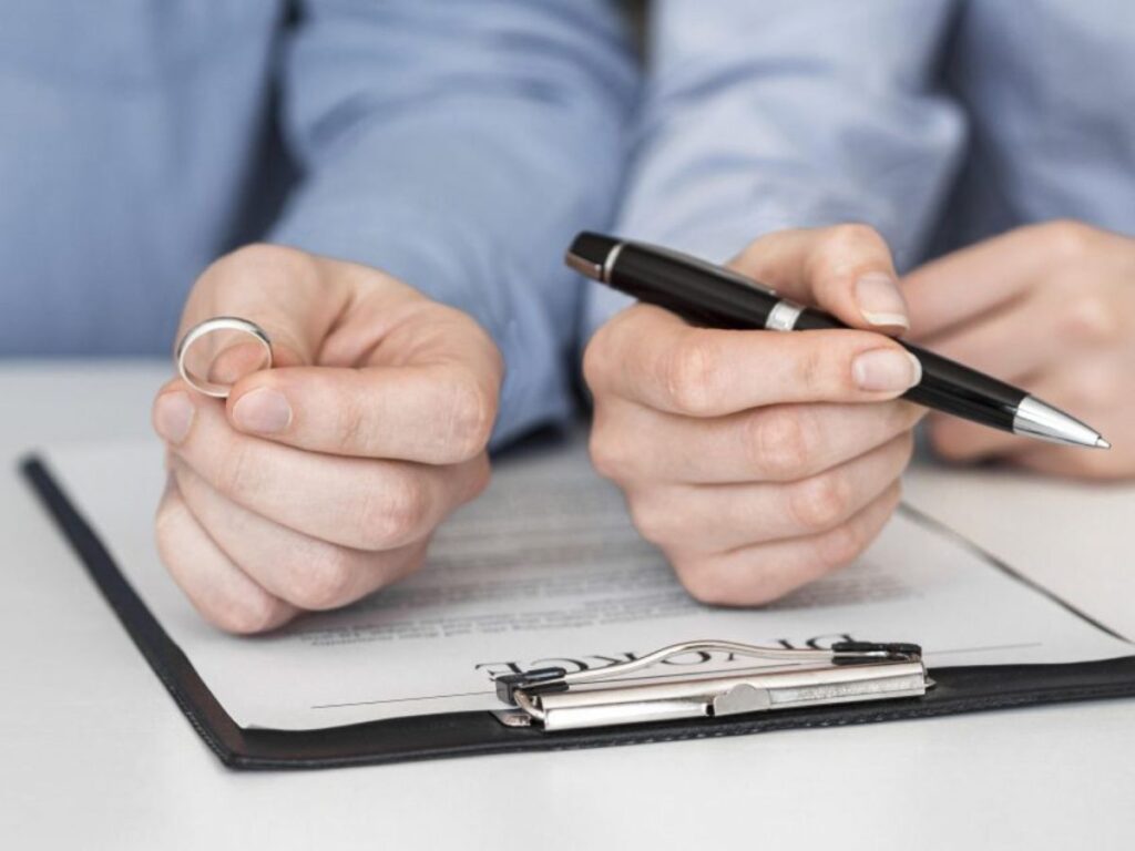 divorce-lawyers-delhi-india.jpg